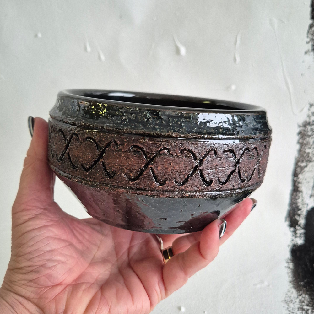 vintage SKÅL Gabriel Sweden, mörkgrön skrovlig glasyr,  h 7,4 cm - 5