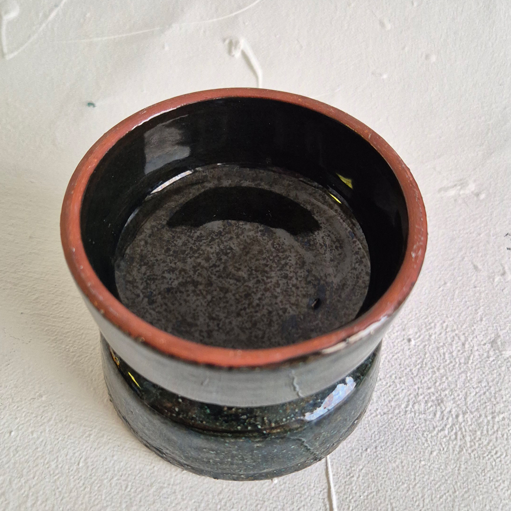 vintage LJUSLYKTA mörkgrön skrovlig glasyr,  h 7 cm - 5