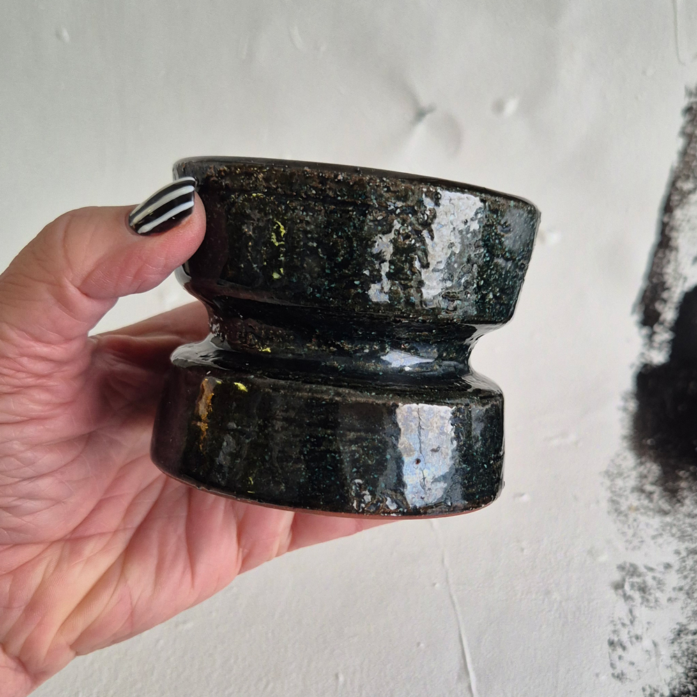 vintage LJUSLYKTA mörkgrön skrovlig glasyr,  h 7 cm - 8