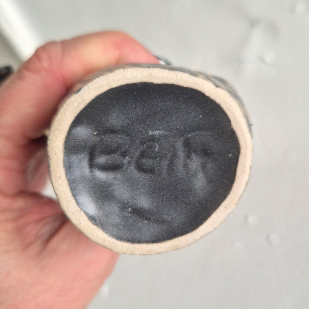 vintage VAS Bekå keramik, svart med mönster i beige/blått, h 20,5 cm - 5