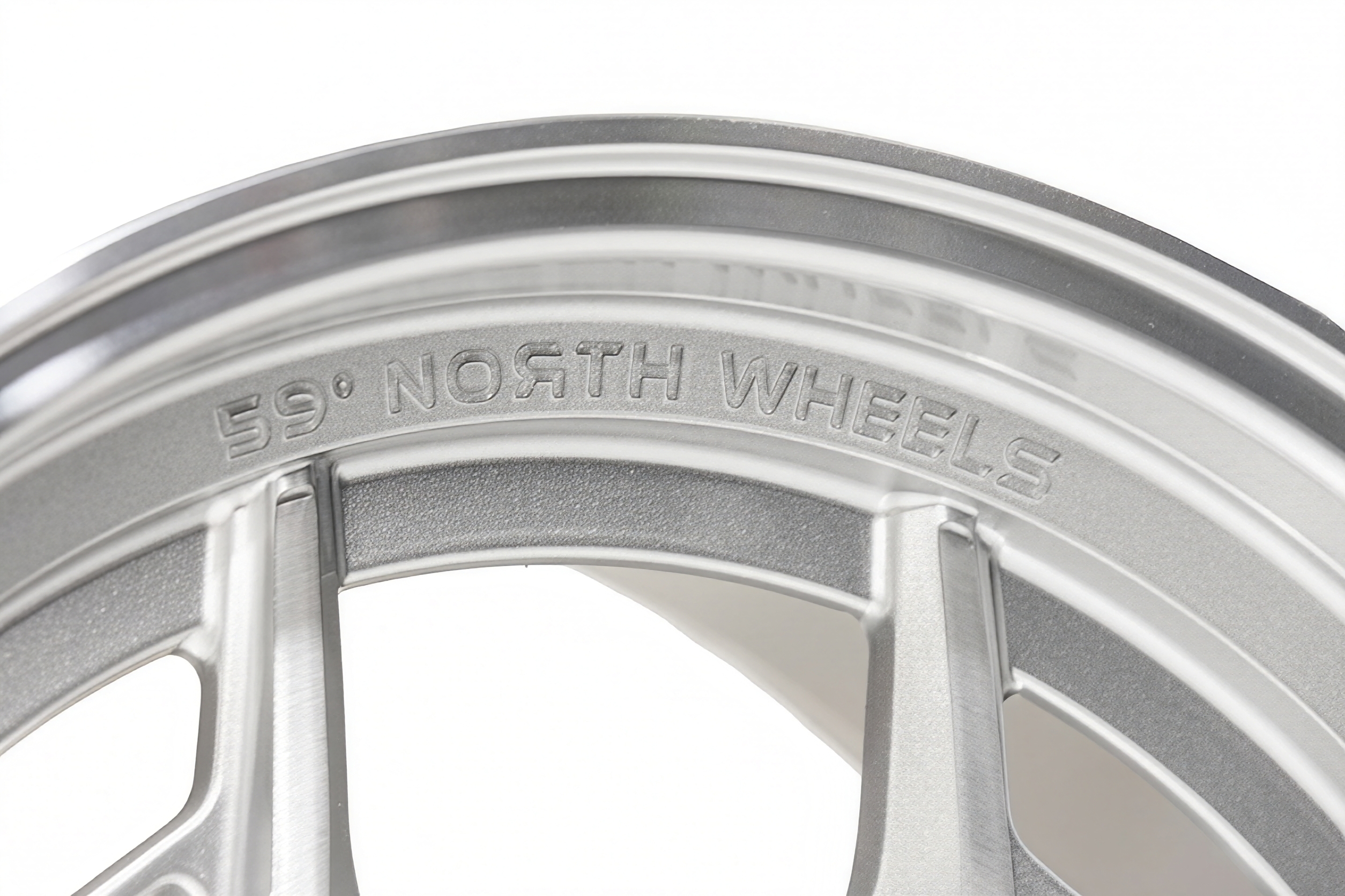 59°North Wheels D-014 9x18" ET30 5x114,3/5x120 brushed silver/polished lip - 3
