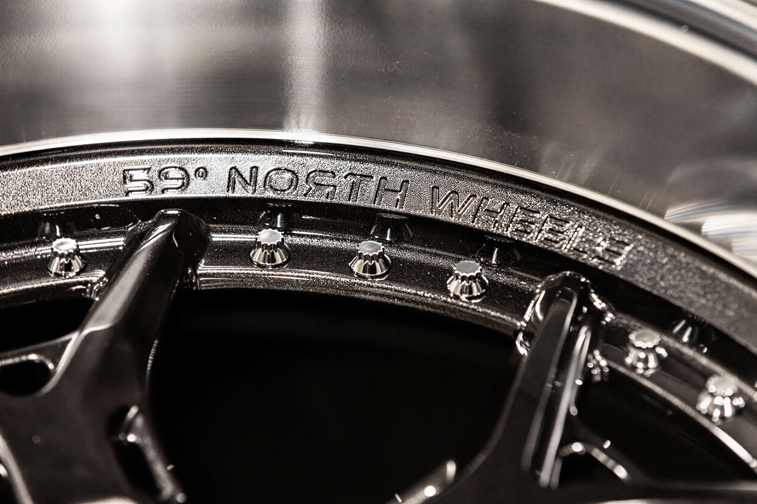 59°North Wheels D-014 9,75x18" ET -5 5x114,3/5x120 gunmetal/polerad läpp - 3