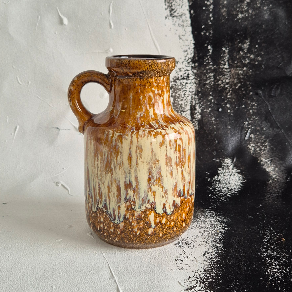 vintage VAS med hänkel, Scheurich, droppglasyr brun-beige med blå inslag, h 16 cm - 2