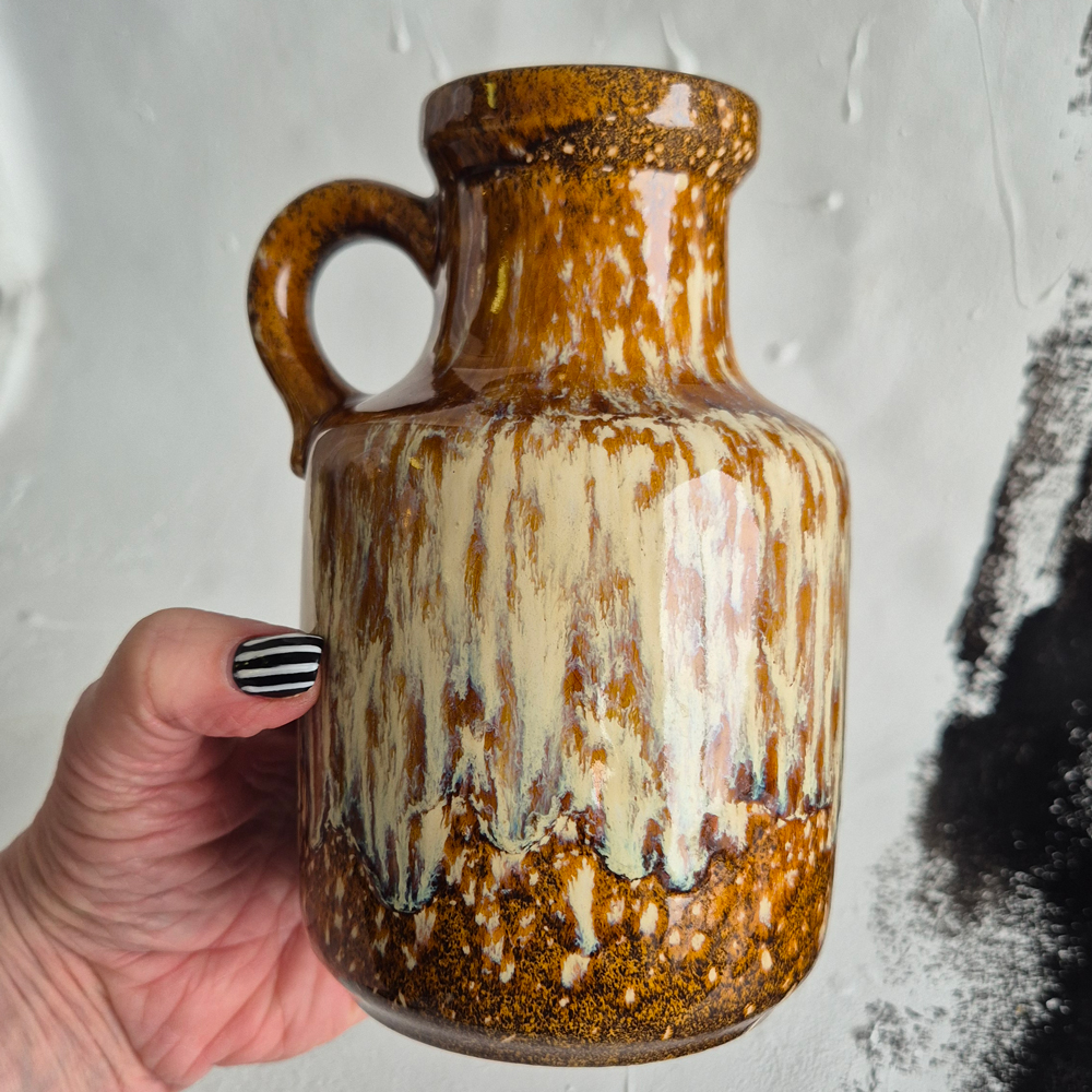 vintage VAS med hänkel, Scheurich, droppglasyr brun-beige med blå inslag, h 16 cm - 6
