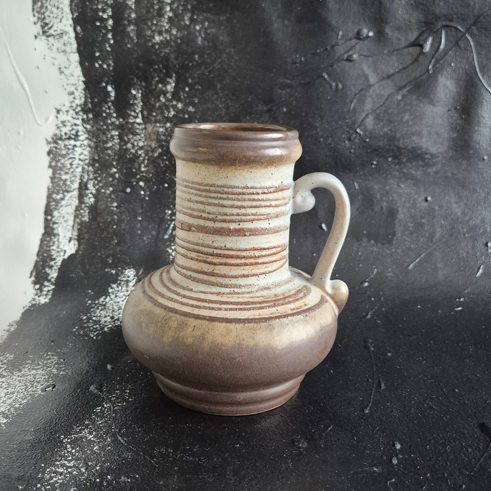 vintage VAS med hänkel, Strehla GDR, beige-brun glasyr, h 14,5 cm