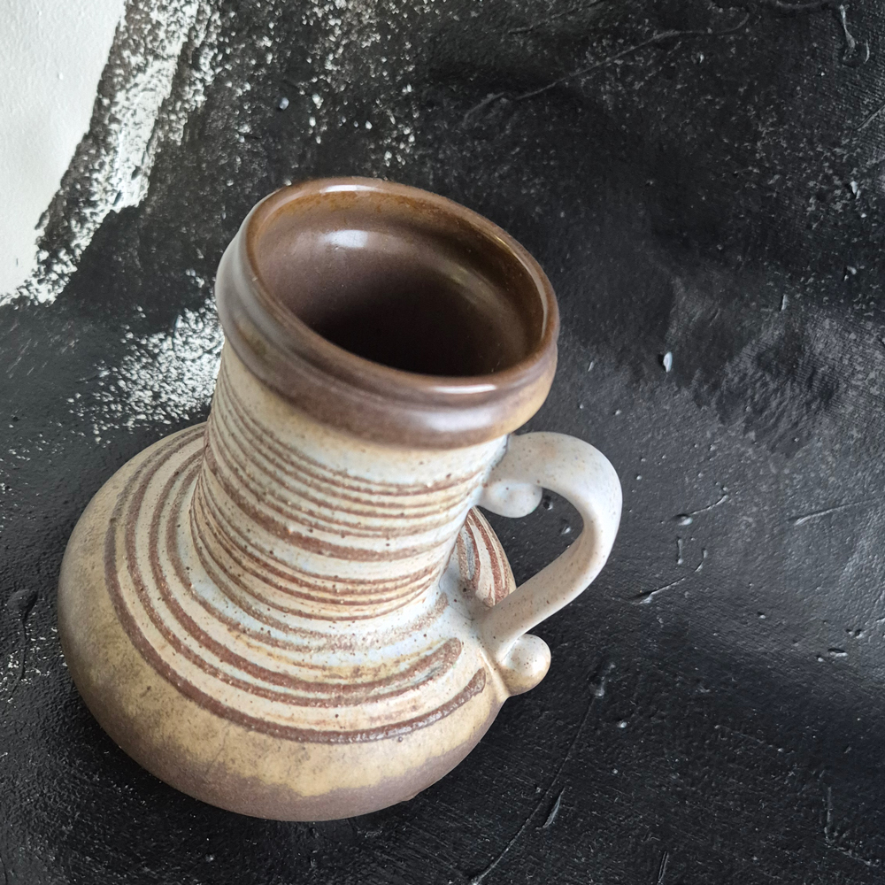vintage VAS med hänkel, Strehla GDR, beige-brun glasyr, h 14,5 cm - 2