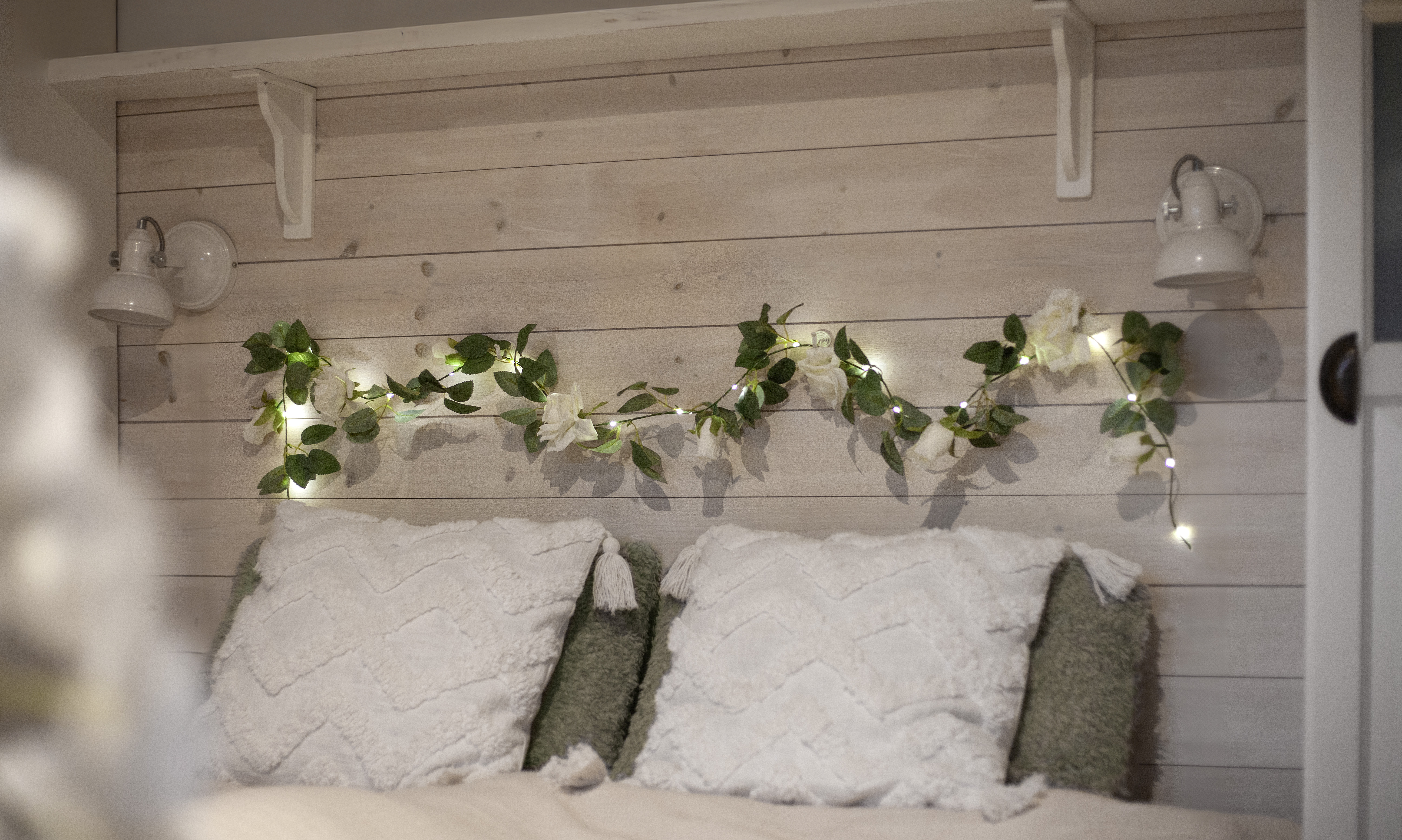 String lights - Garland with roses - 20 lights - 200 cm - Battery operated - 2