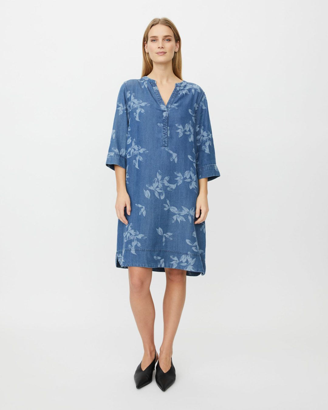 Jeansklänning Nokolo med blommor denimblå