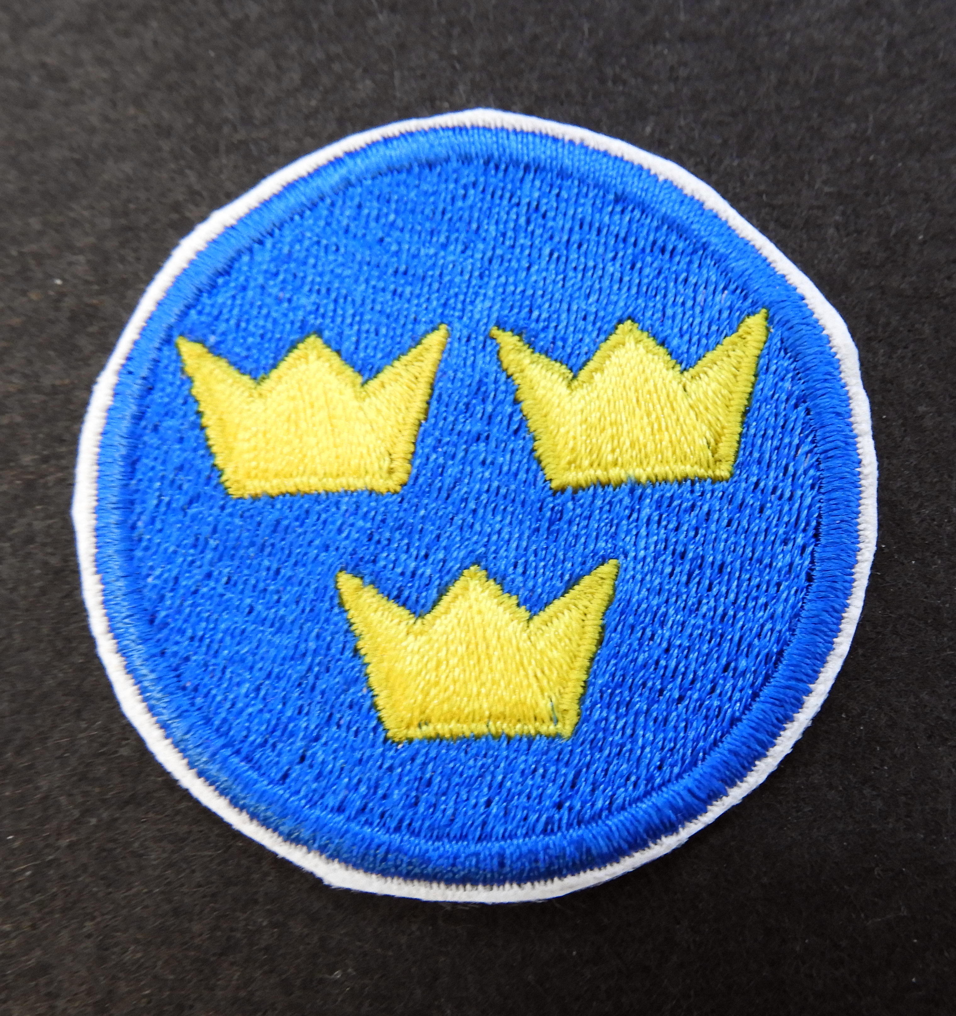 Broderad runt märke  Tre Kronor