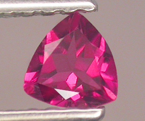 Preciosa turmalina rosa chicle natural de corte trillón - 2