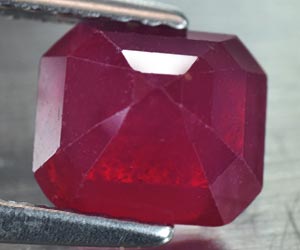 Impresionante rubí natural suelto de talla esmeralda de 2,12 ct. - 4