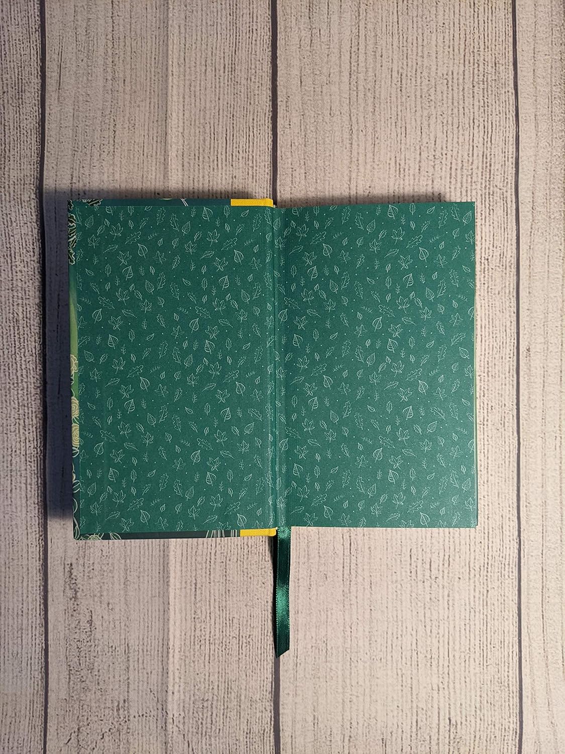 Green Shades : An Anthology of Plants, Gardens and Gardeners - Macmillan Collector's Library - 3