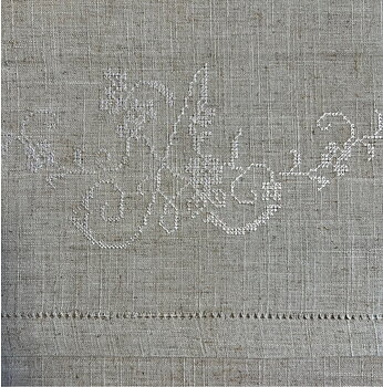 Hissgardin monogram A och hålsöm i lin blandning lantlig stil 
