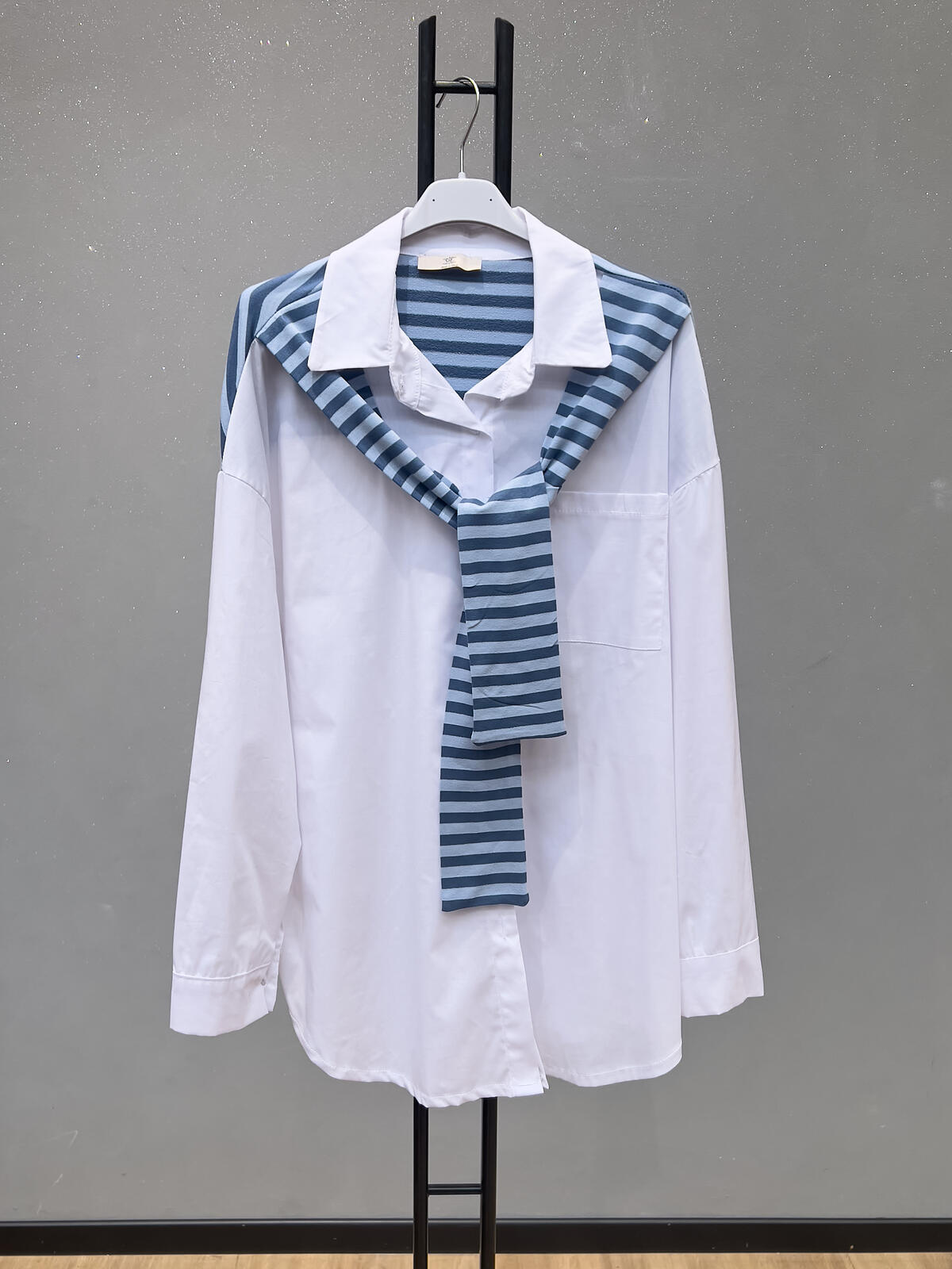 Shirt white/jeans blue