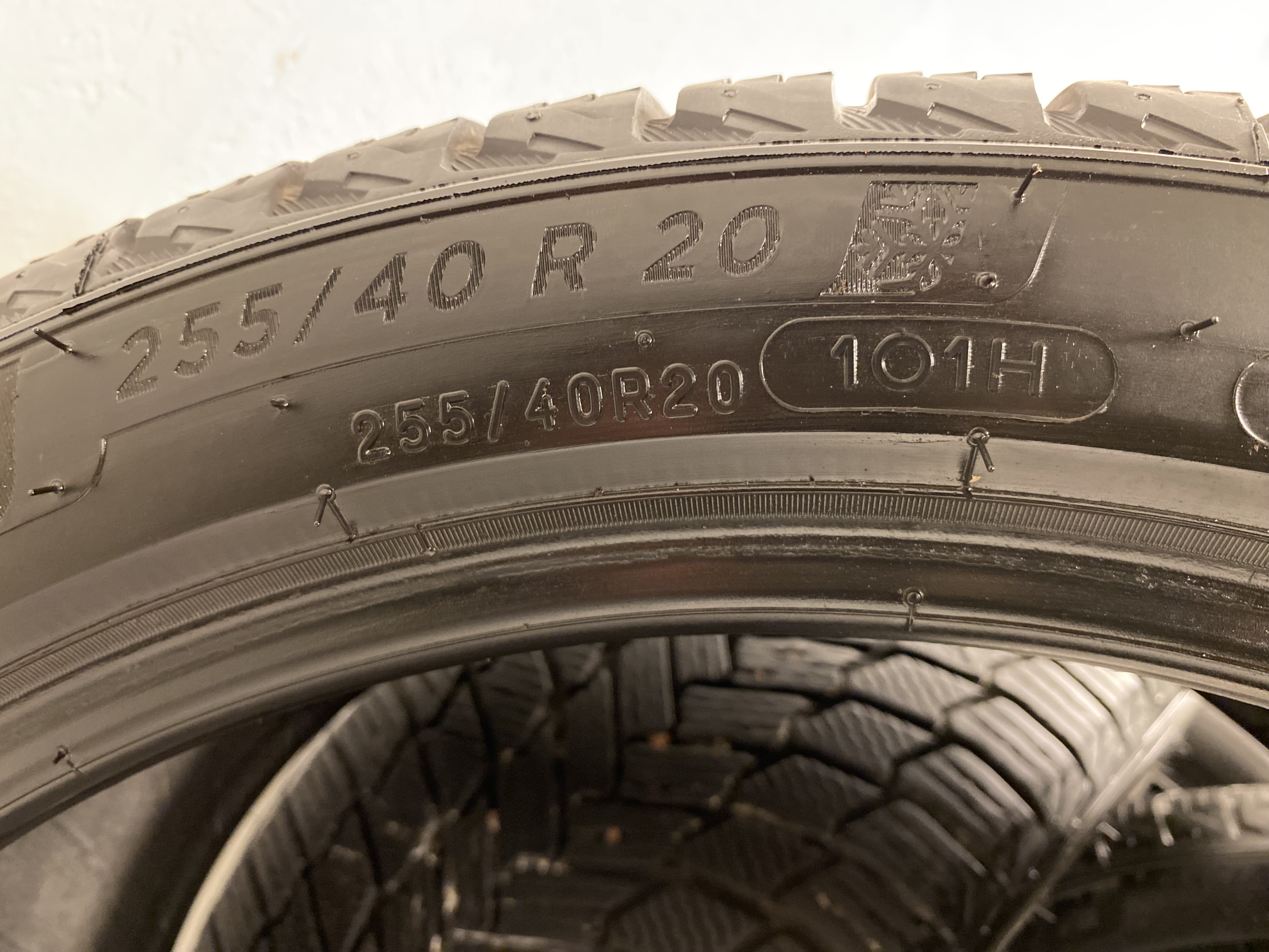 20" BEGAGNADE VINTERDÄCK M+S | 4 st 255/40 R20 101H XL Michelin X-Ice Snow | V30-2022 | 7|7|7|7 mm - 4