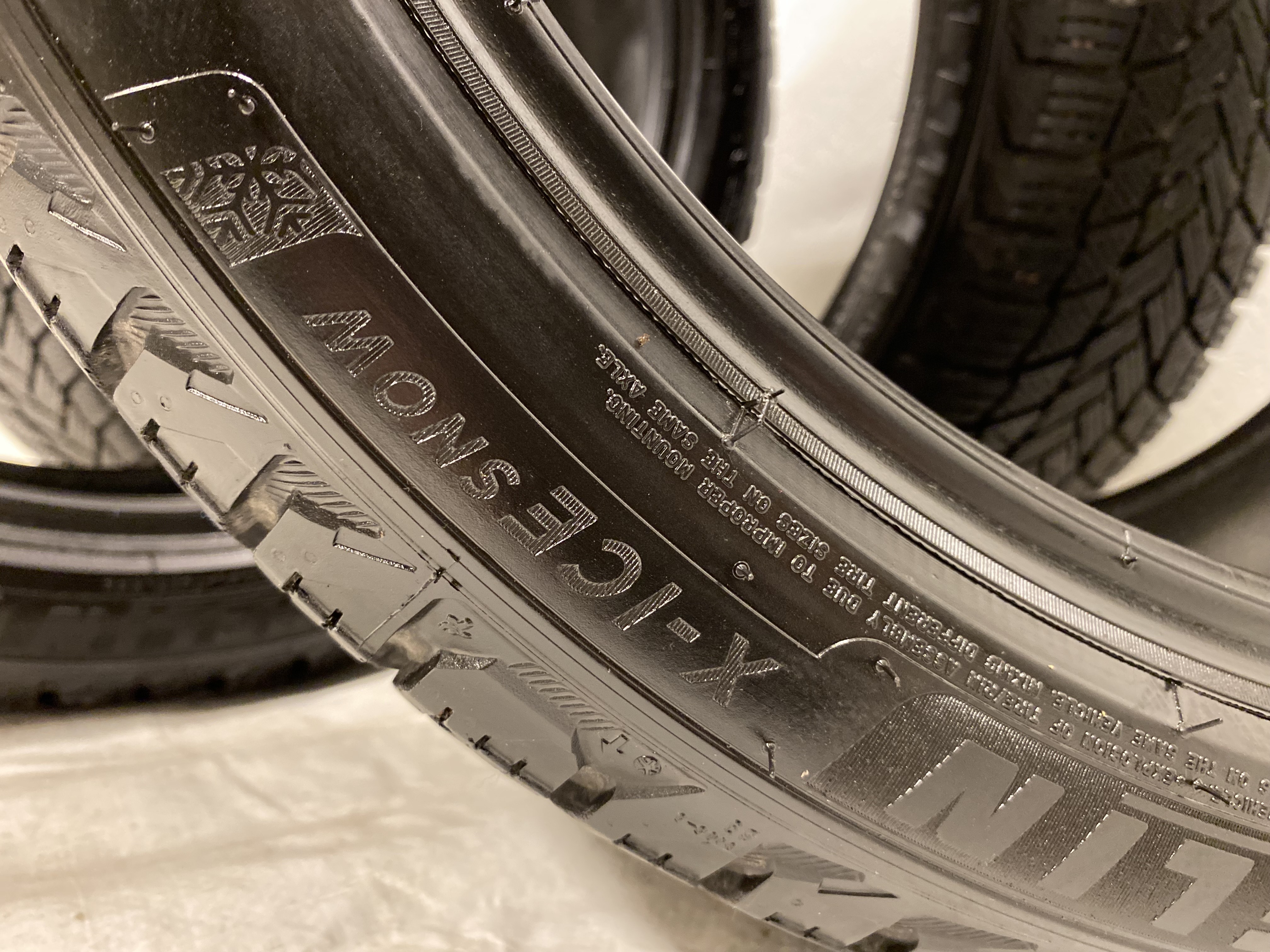 20" BEGAGNADE VINTERDÄCK M+S | 4 st 255/40 R20 101H XL Michelin X-Ice Snow | V30-2022 | 7|7|7|7 mm - 5