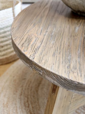 Runt soffbord i patinerat trä – rustik design - 6