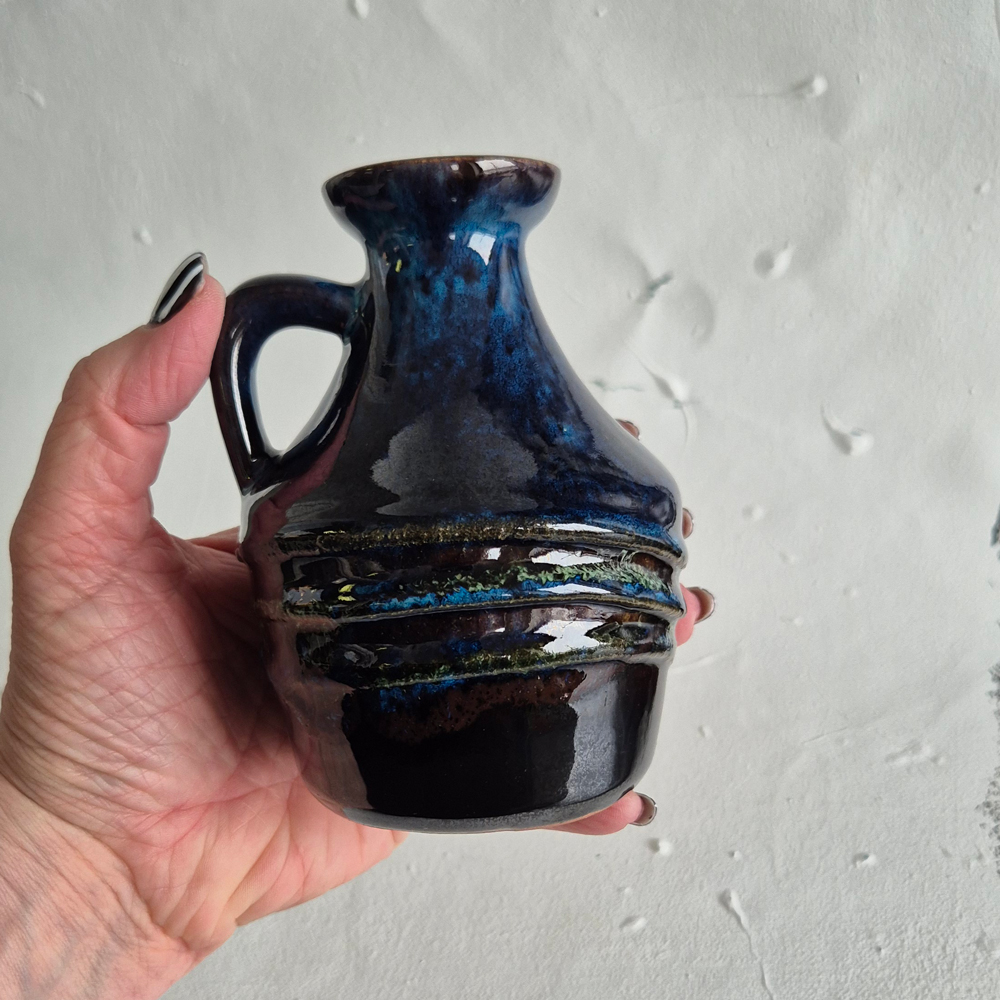 vintage VAS med hänkel, blåturkos blank fat lavaglasyr, Strehla GDR, h 12,5cm - 6