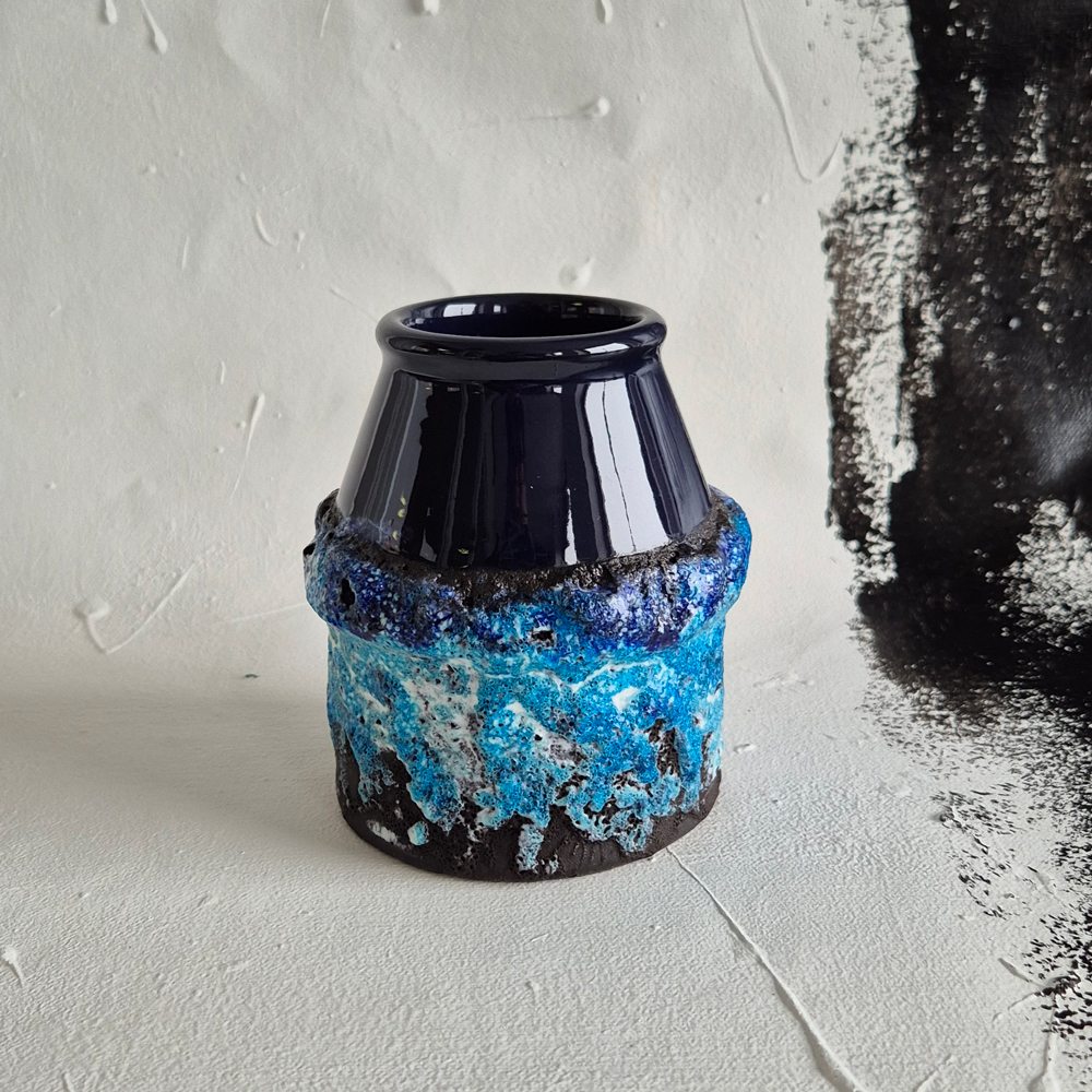 vintage VAS med tjock fat lavaglasyr i blått och turkost, h 12 cm