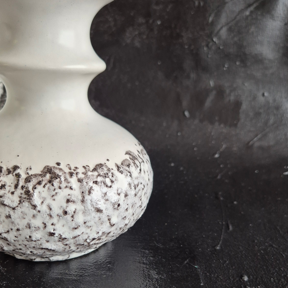 vintage VAS vit med svartspräcklig fat lavaglasyr, Steuler keramik, h 14,5 cm - 3