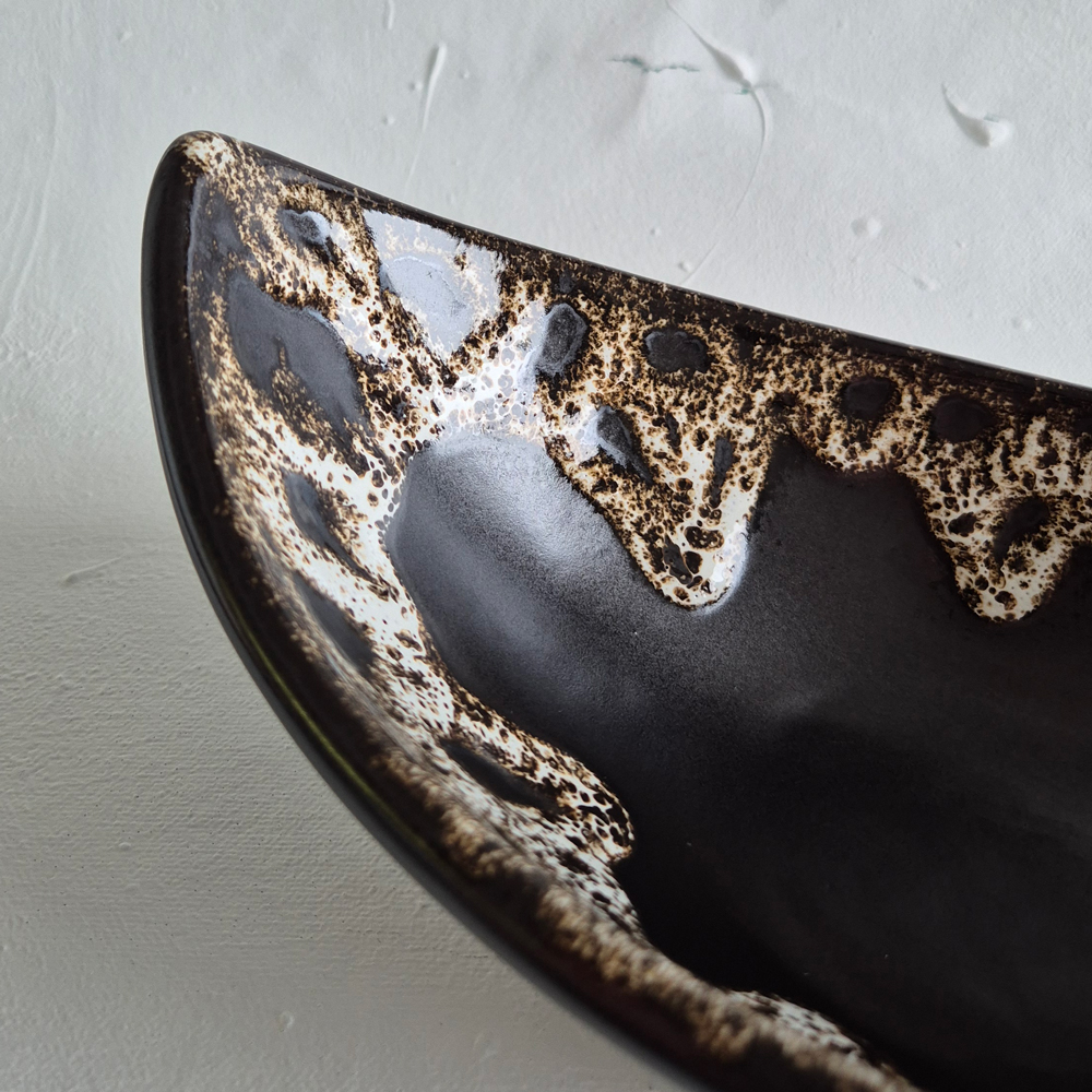 vintage SKÅL båtformad, mörkbrun med vitspräcklig glasyr, h 20 cm - 3