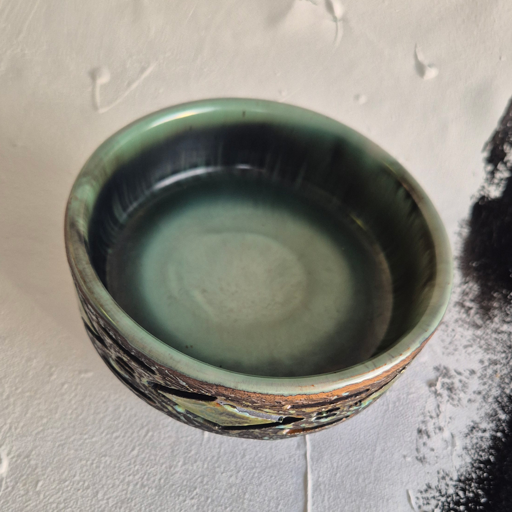 vintage SKÅL på fot, grov glasyr, Tilgmans keramik,  h 9 cm - 2