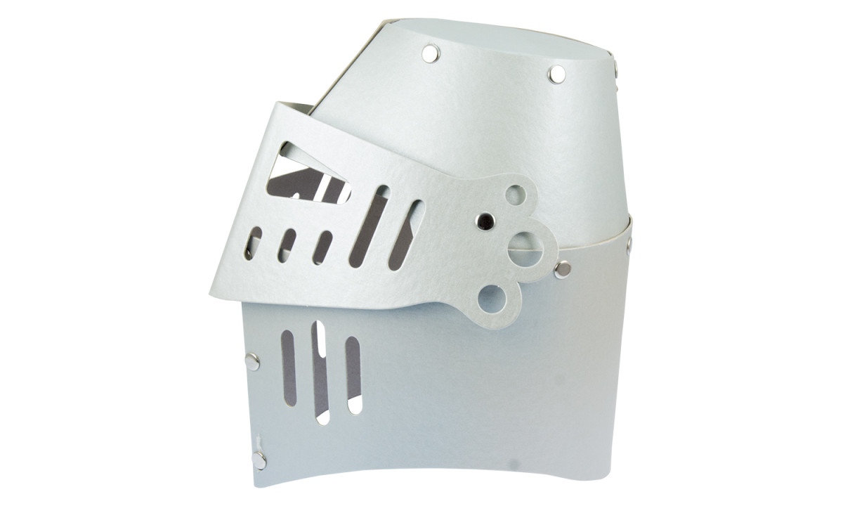 Riddarhjälm i hållbar papp från tyska Holzspielerei 