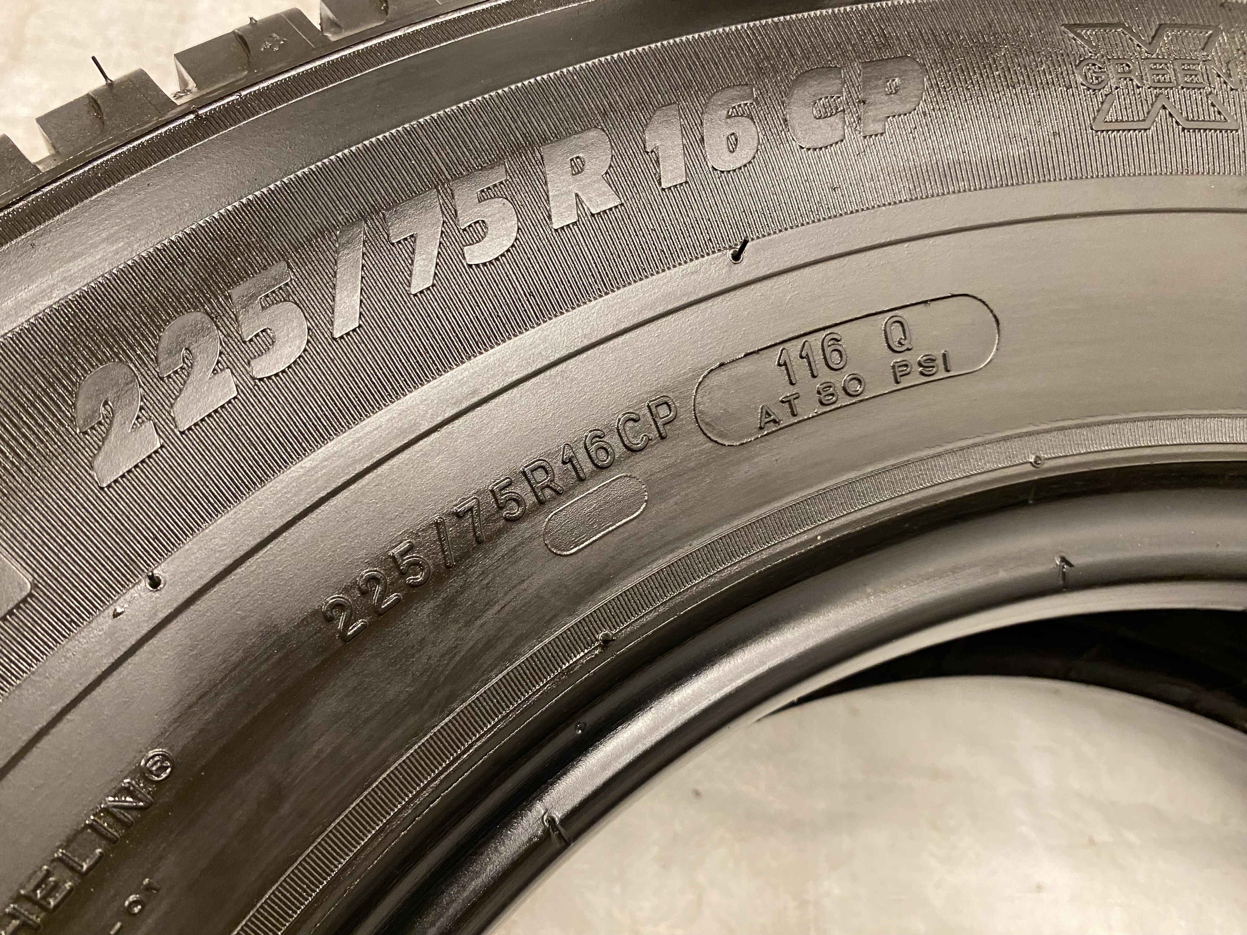 16" BEGAGNADE SOMMARDÄCK C-Däck | 2 st 225/75 R16 CP 116Q Michelin Agilis Camping | V09-17 | 4.5|4.5 mm - 6
