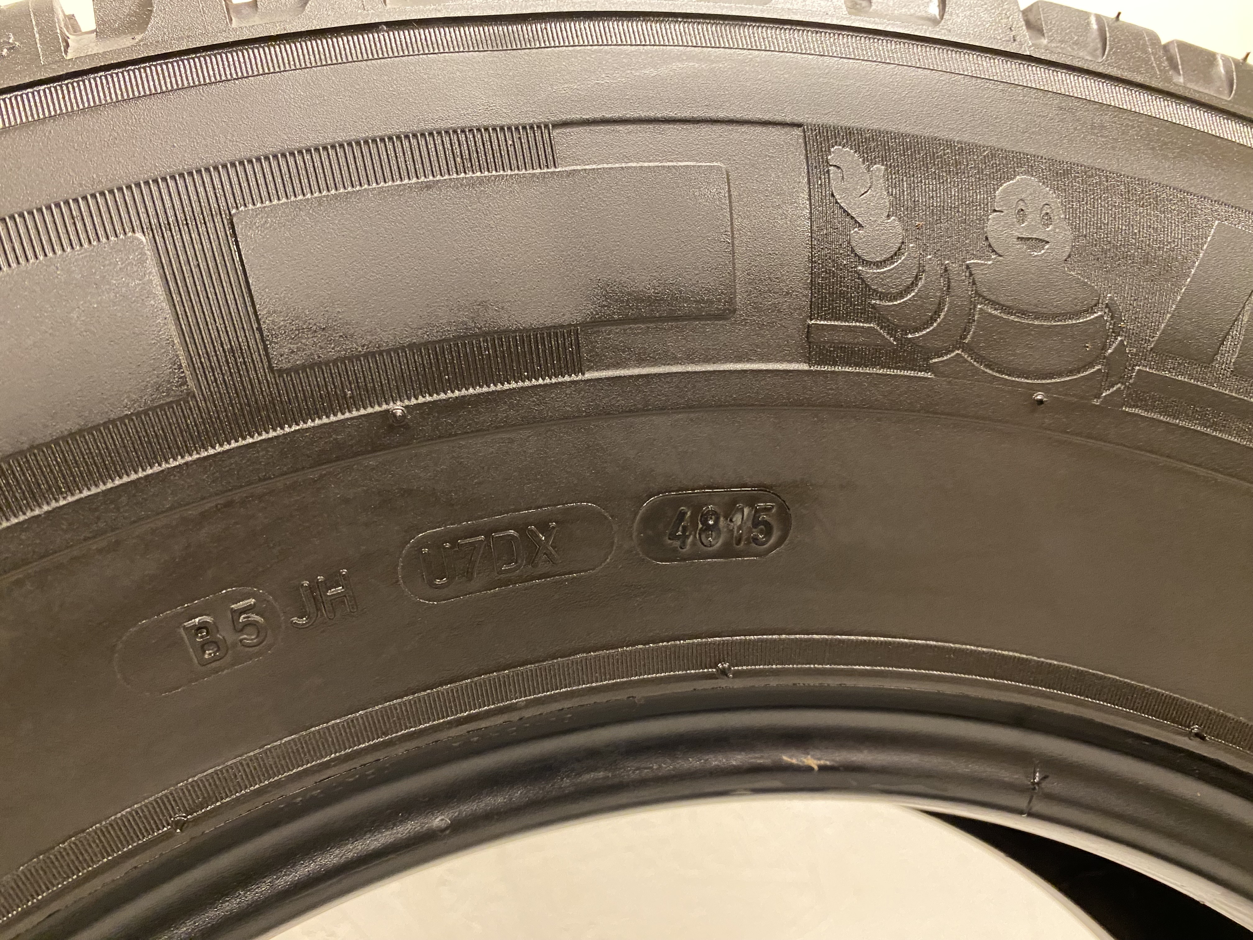 16" BEGAGNAT SOMMARDÄCK C-Däck | 1 st 225/75 R16 CP 116Q Michelin Agilis Camping | V48-15 | 4.5 mm - 4