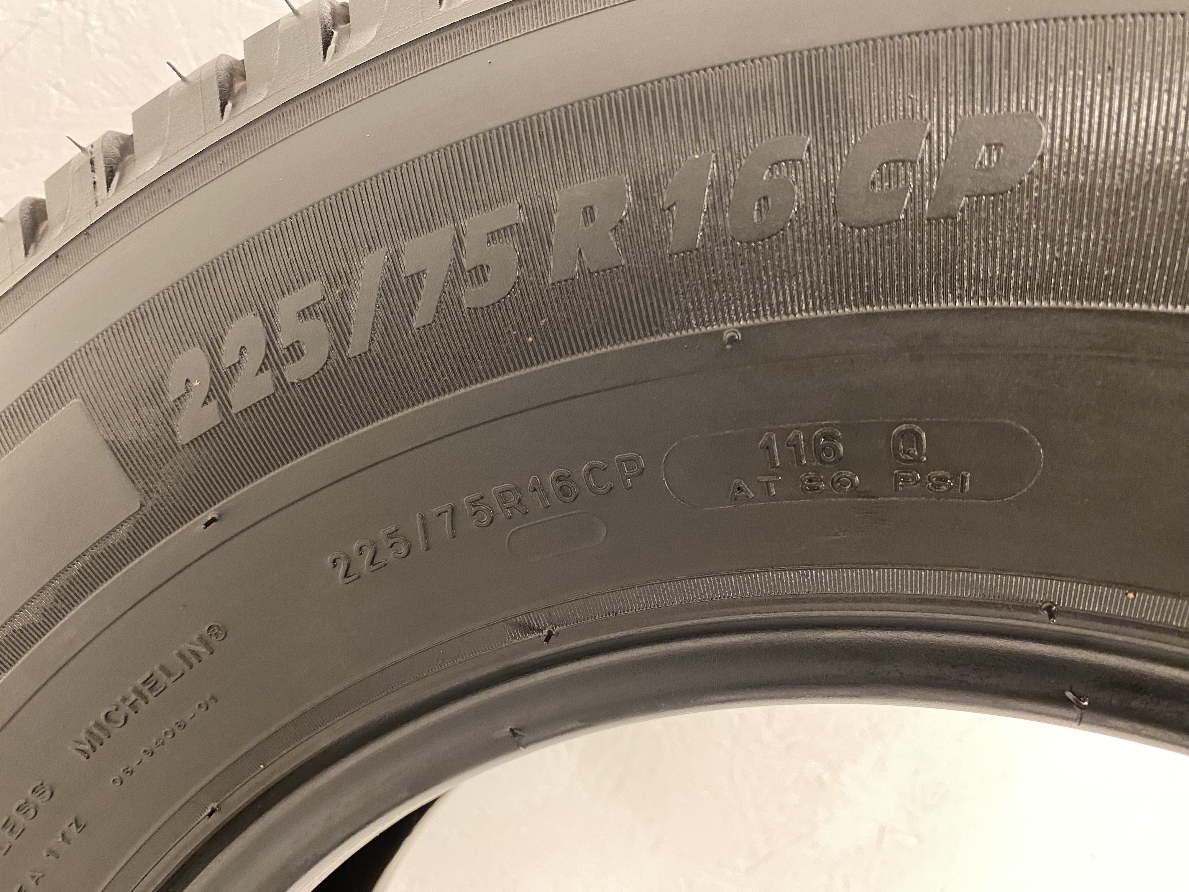16" BEGAGNAT SOMMARDÄCK C-Däck | 1 st 225/75 R16 CP 116Q Michelin Agilis Camping | V48-15 | 4.5 mm - 3