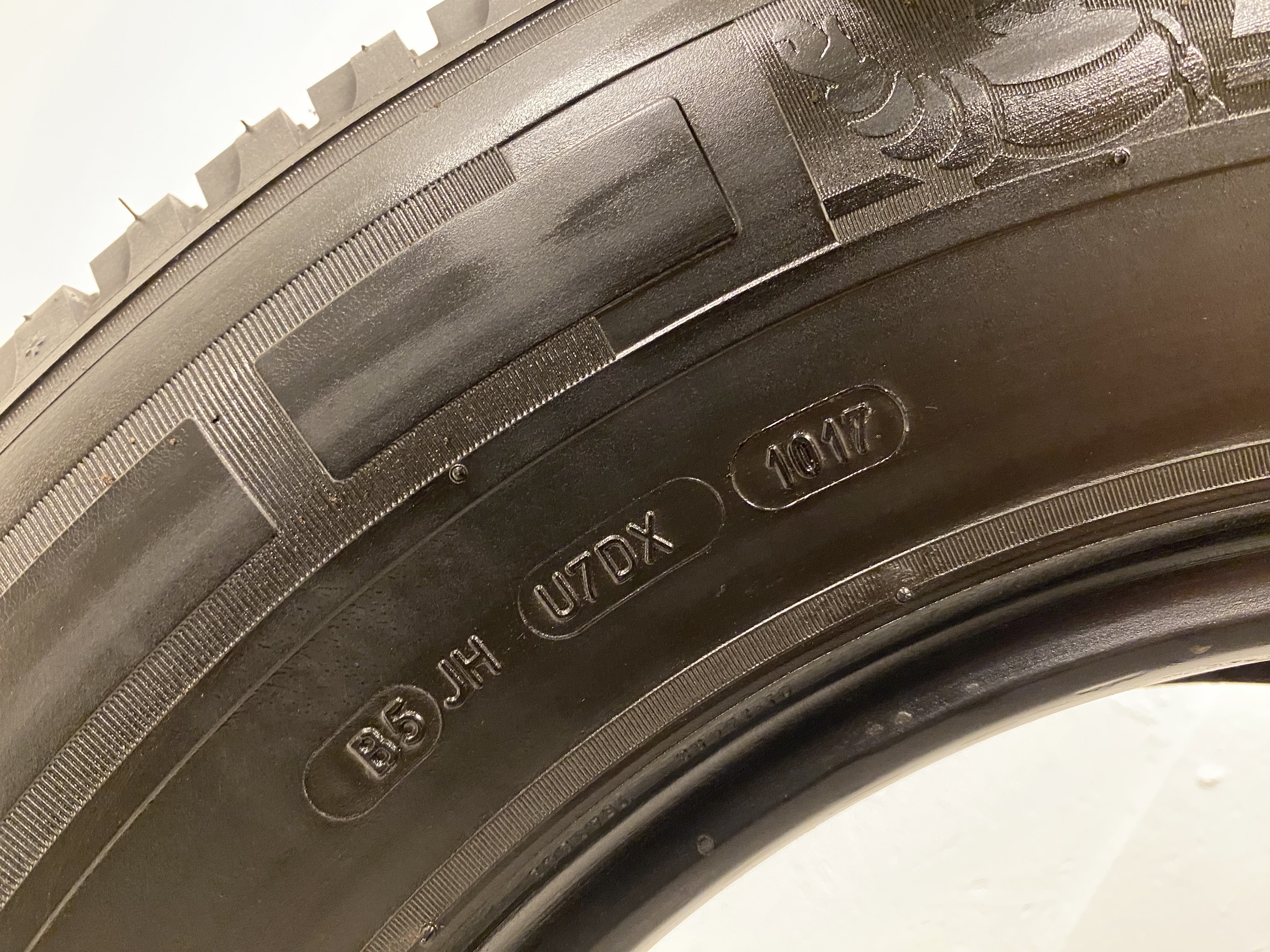 16" BEGAGNAT SOMMARDÄCK C-Däck | 1 st 225/75 R16 CP 116Q Michelin Agilis Camping | V10-17 | 7.5 mm - 5