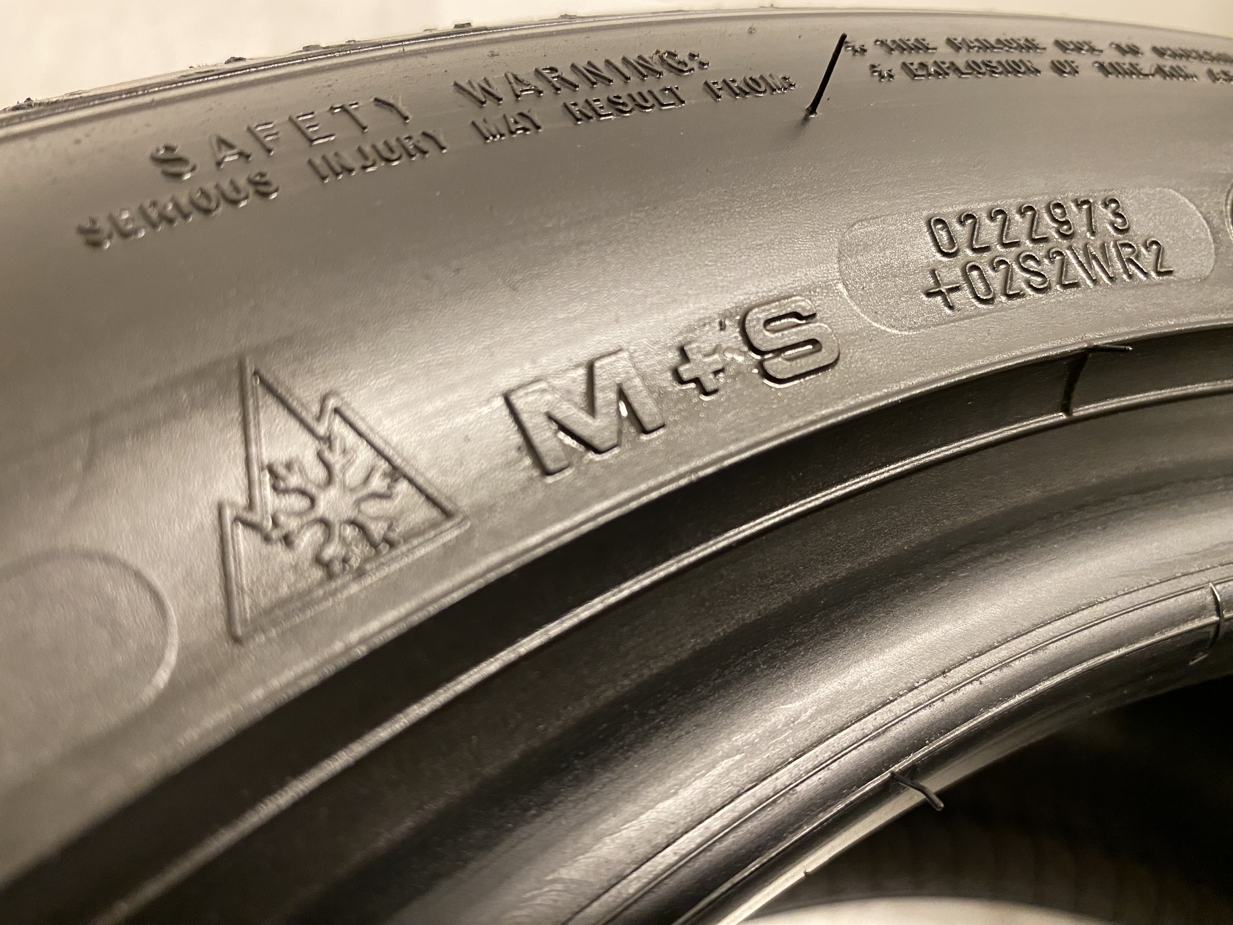 18" BEGAGNADE VINTERDÄCK M+S | 4 st 245/45 R18 100H XL Goodyear Ultra Grip Performance 8 | Stjärnsymbol | V28-2023 | 8|8|8|8 mm - 7
