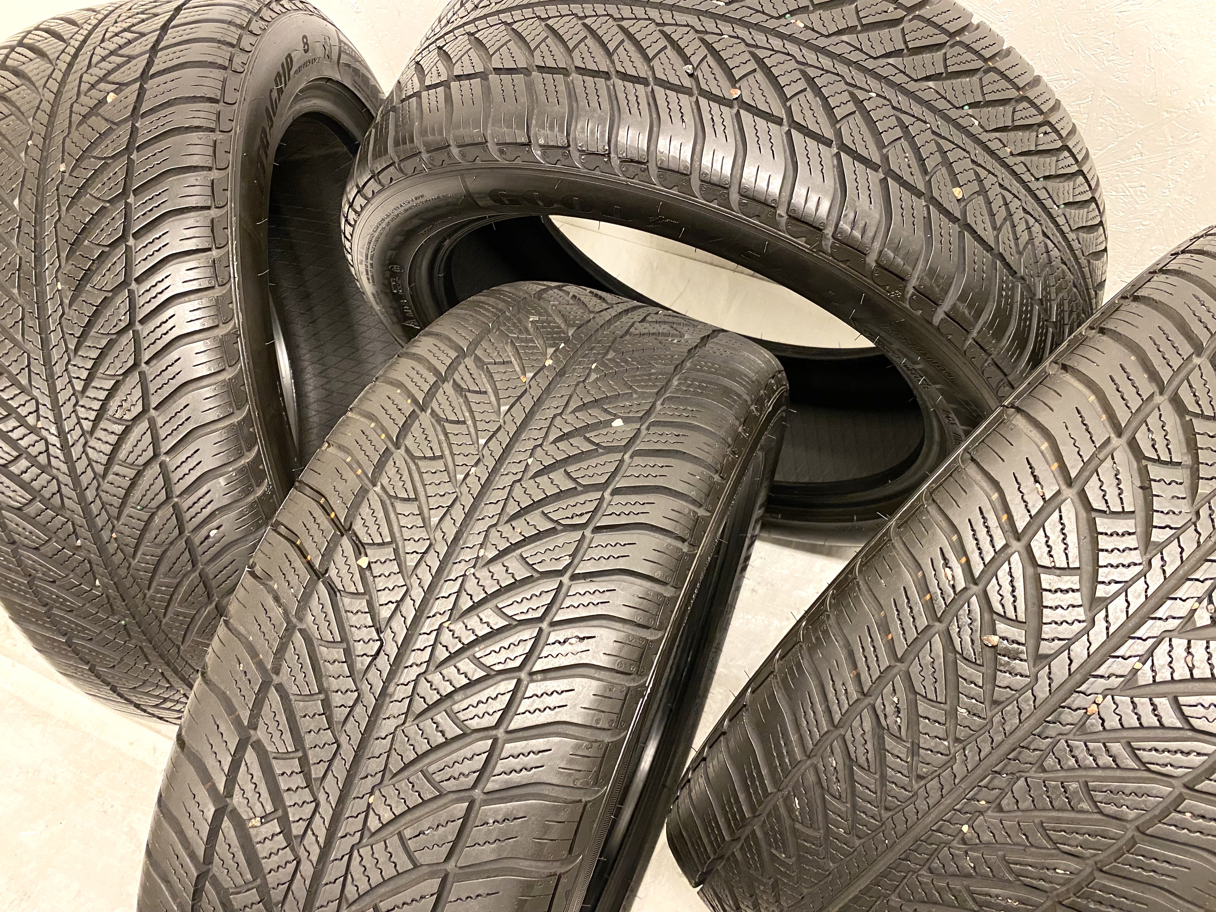 18" BEGAGNADE VINTERDÄCK M+S | 4 st 245/45 R18 100H XL Goodyear Ultra Grip Performance 8 | Stjärnsymbol | V28-2023 | 8|8|8|8 mm - 3