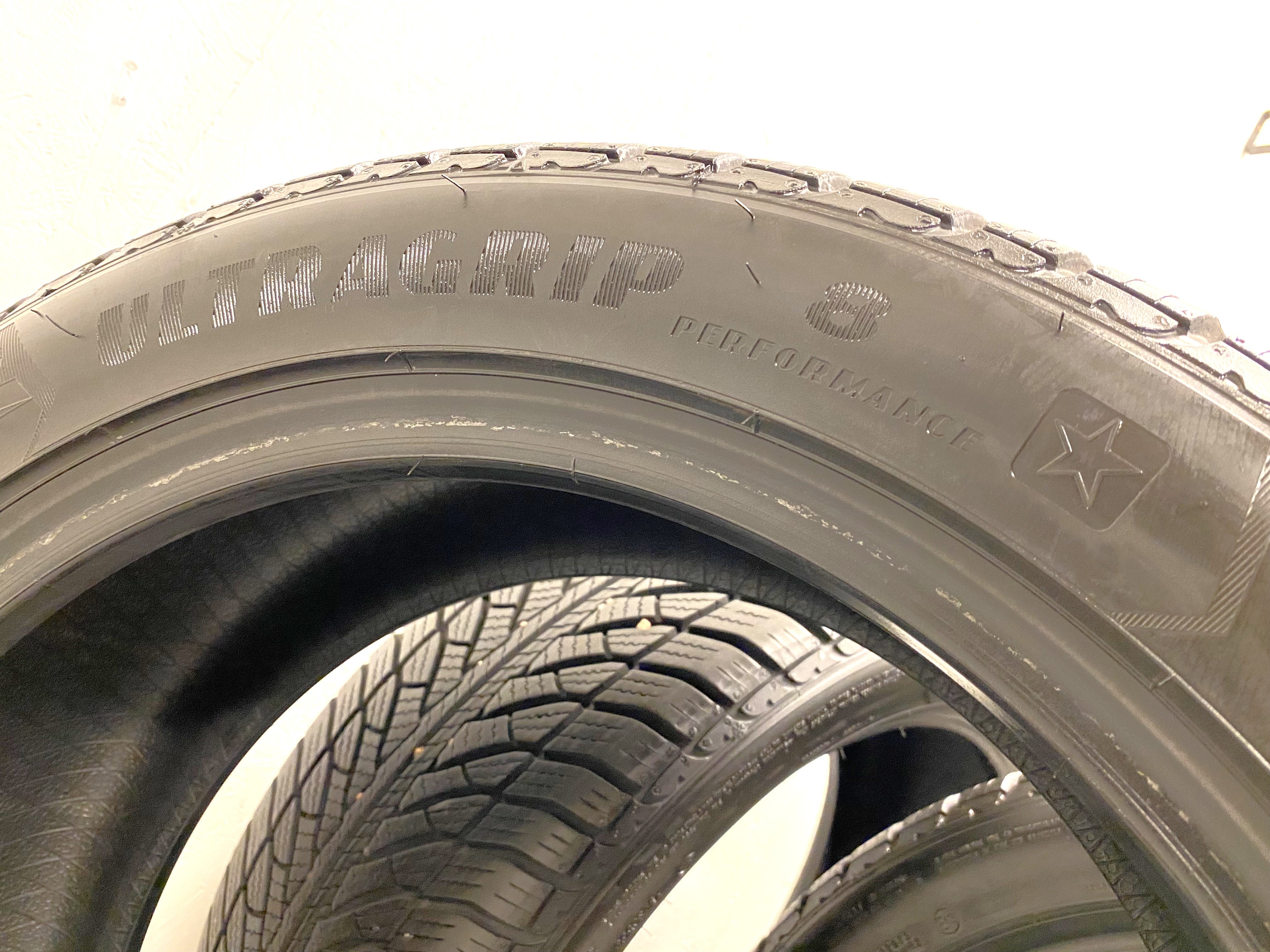 18" BEGAGNADE VINTERDÄCK M+S | 4 st 245/45 R18 100H XL Goodyear Ultra Grip Performance 8 | Stjärnsymbol | V28-2023 | 8|8|8|8 mm - 4