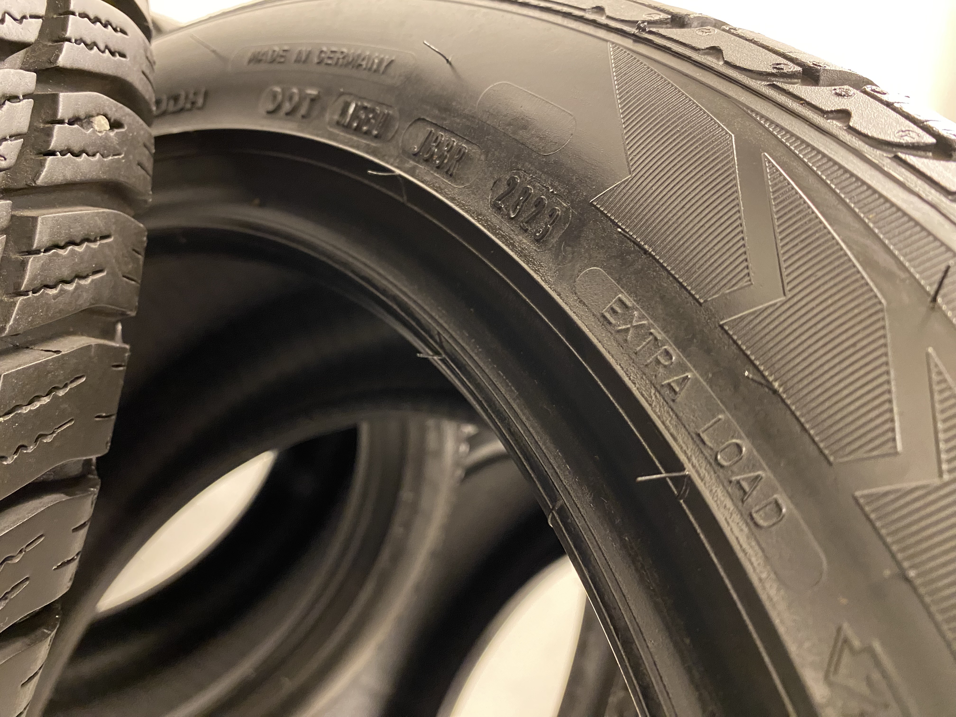 18" BEGAGNADE VINTERDÄCK M+S | 4 st 245/45 R18 100H XL Goodyear Ultra Grip Performance 8 | Stjärnsymbol | V28-2023 | 8|8|8|8 mm - 6
