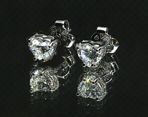 JANE Hjärtan Diamanter Totalt 1,4 karat.