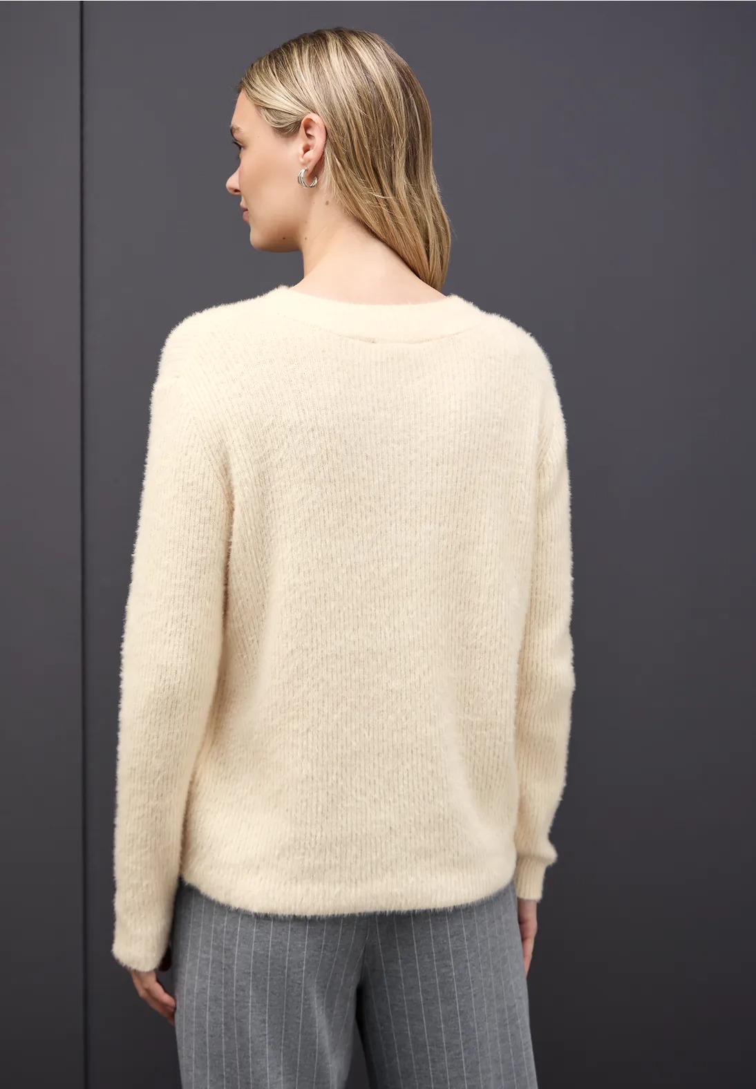 LTD QR Fluffy V-neck Sweater - Street One - 4