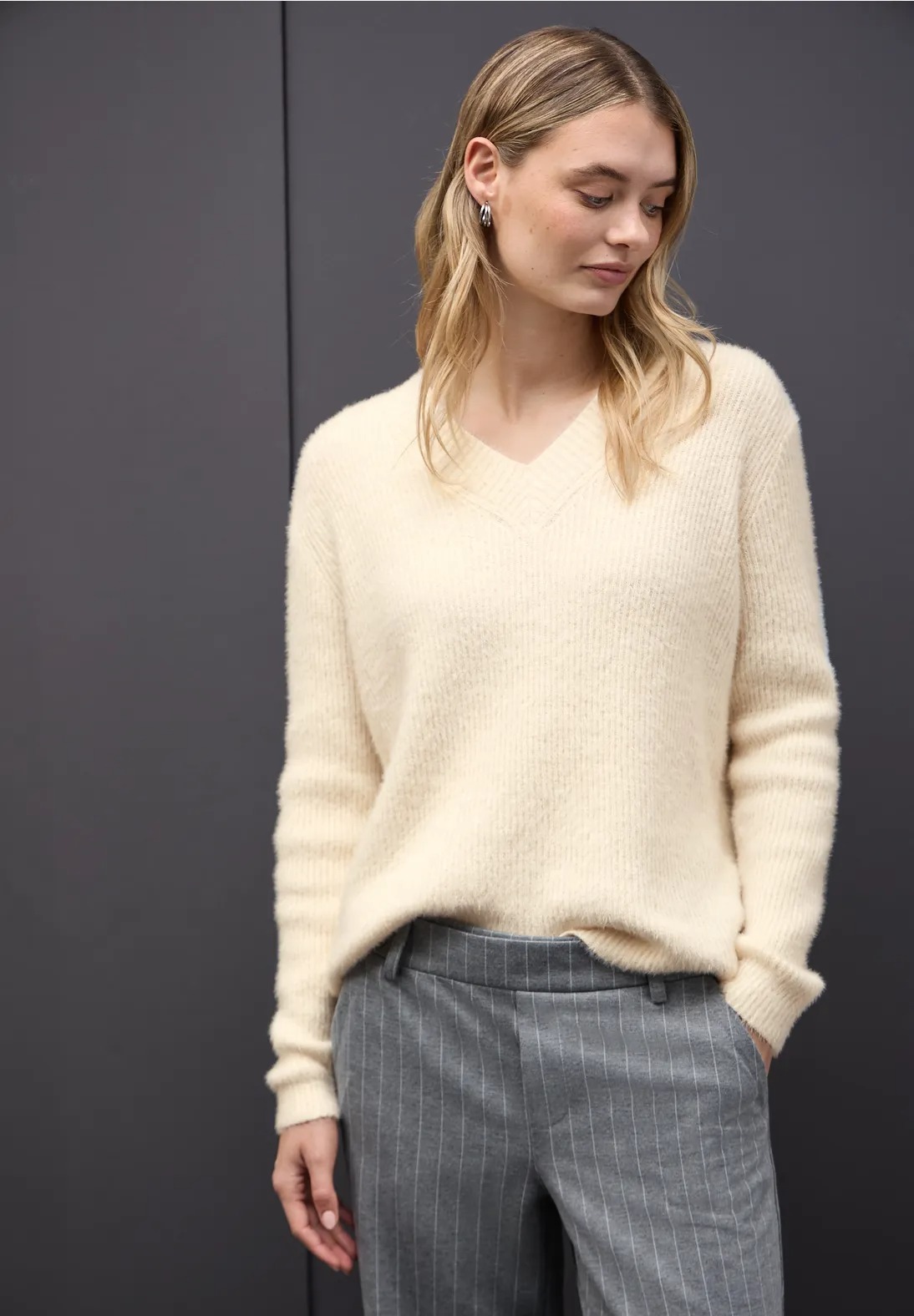 LTD QR Fluffy V-neck Sweater - Street One