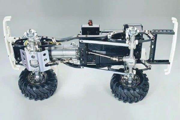 TAMIYA 1/10 R/C Toyota Bruiser - 4