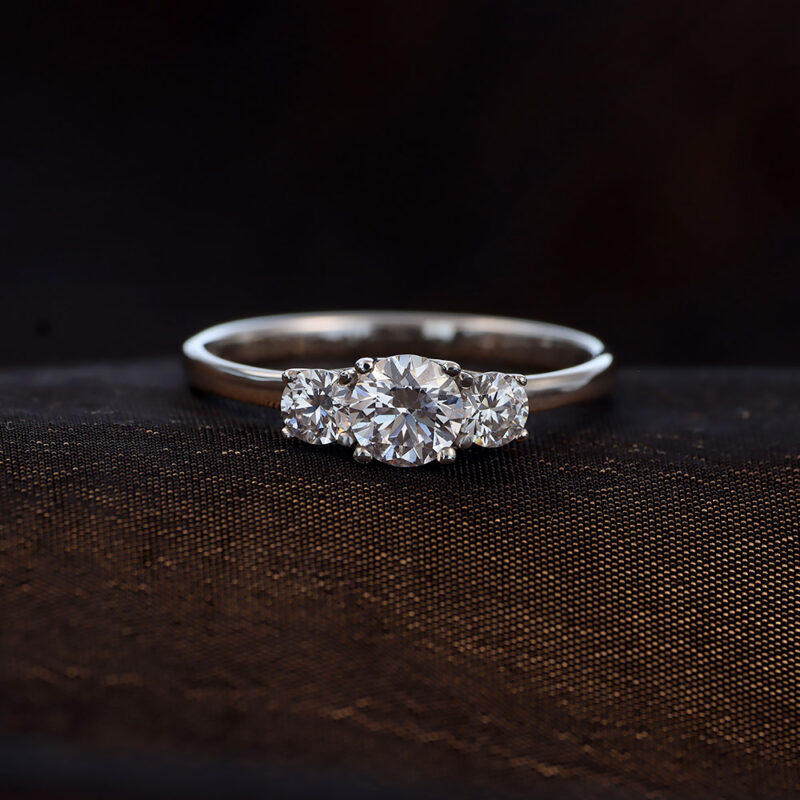Ring Vendela diamanter totalt 0,80 ct guld 18 karat 