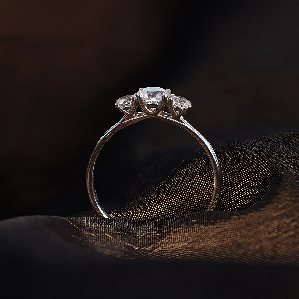 Ring Vendela diamanter totalt 0,80 ct guld 18 karat 