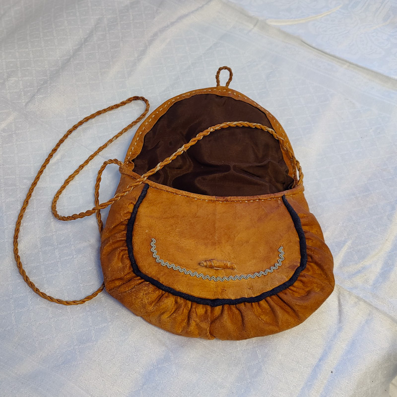 Skinnväska med tenntrådsbroderi - 2