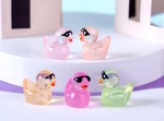 Uutuus 100 kpl Tiny Ducks Luminous kanssa lasit asetettu koristelu Realistinen muoto Kestävä hartsi suloinen ankat joulun syntymäpäiväjuhliin lasten päivä - 7
