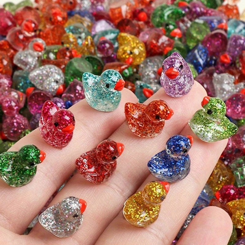 Uutuus 100 kpl Tiny Ducks Luminous Glitter Set koristelu Realistinen muoto Kestävä hartsi ihana ankat joulun syntymäpäiväjuhliin lasten päivä