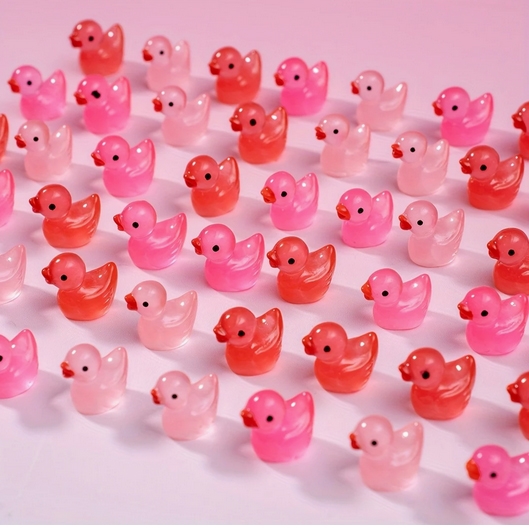 Uutuus 100 kpl Tiny Ducks Luminous Pink Style Set Koriste Realistinen muoto Kestävä hartsi Ihana Ducks joulun syntymäpäiväjuhliin Lasten päivä