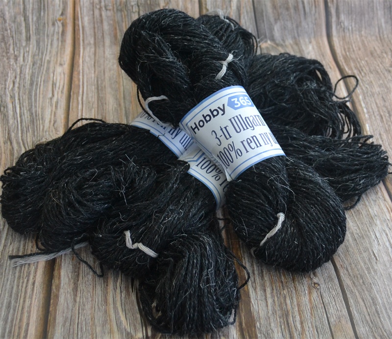 Hobby365:n oma 3-säikeinen villalanka Anthracite 100 grammaa.