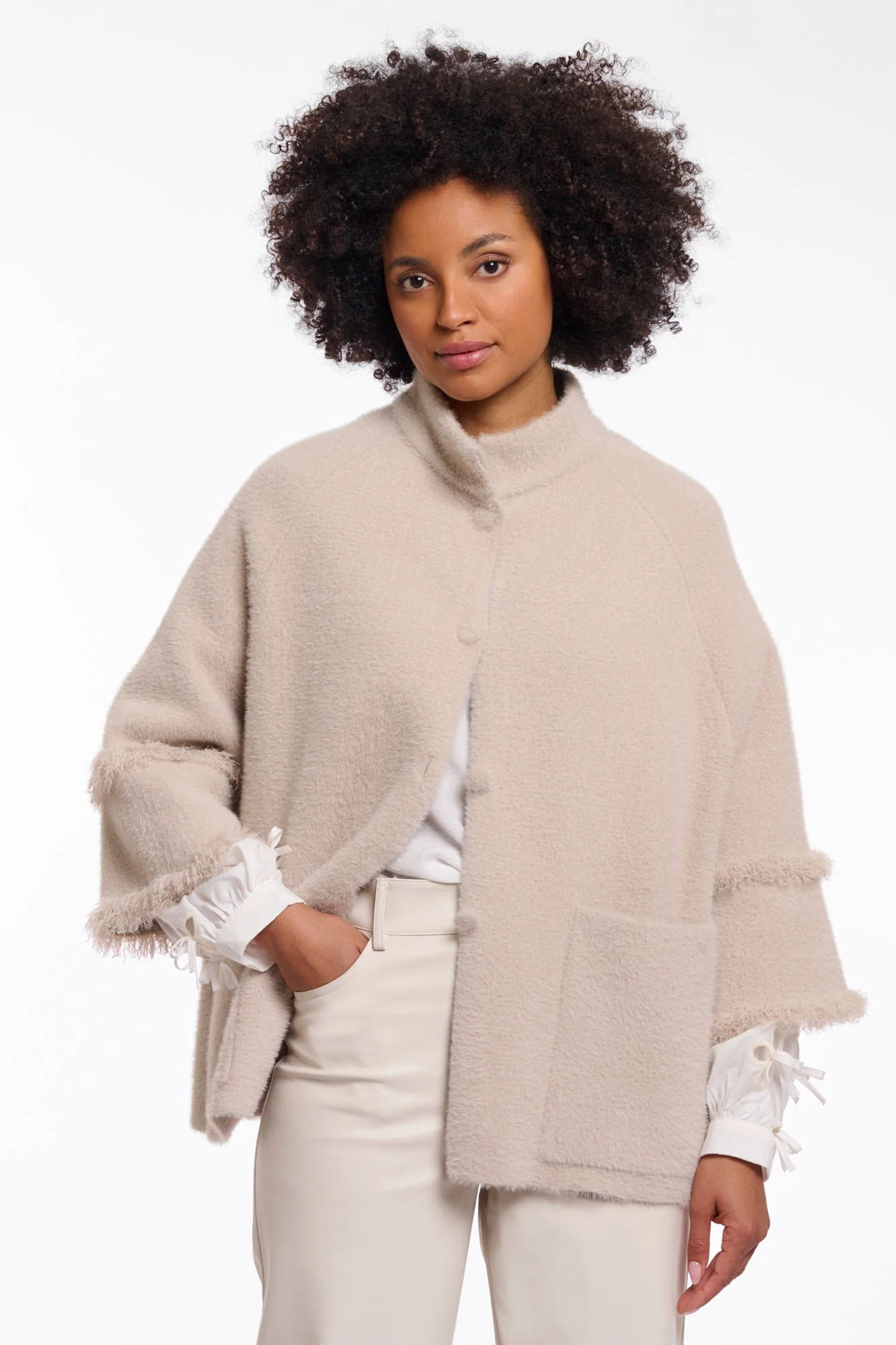 Sabe cape with fringes stone