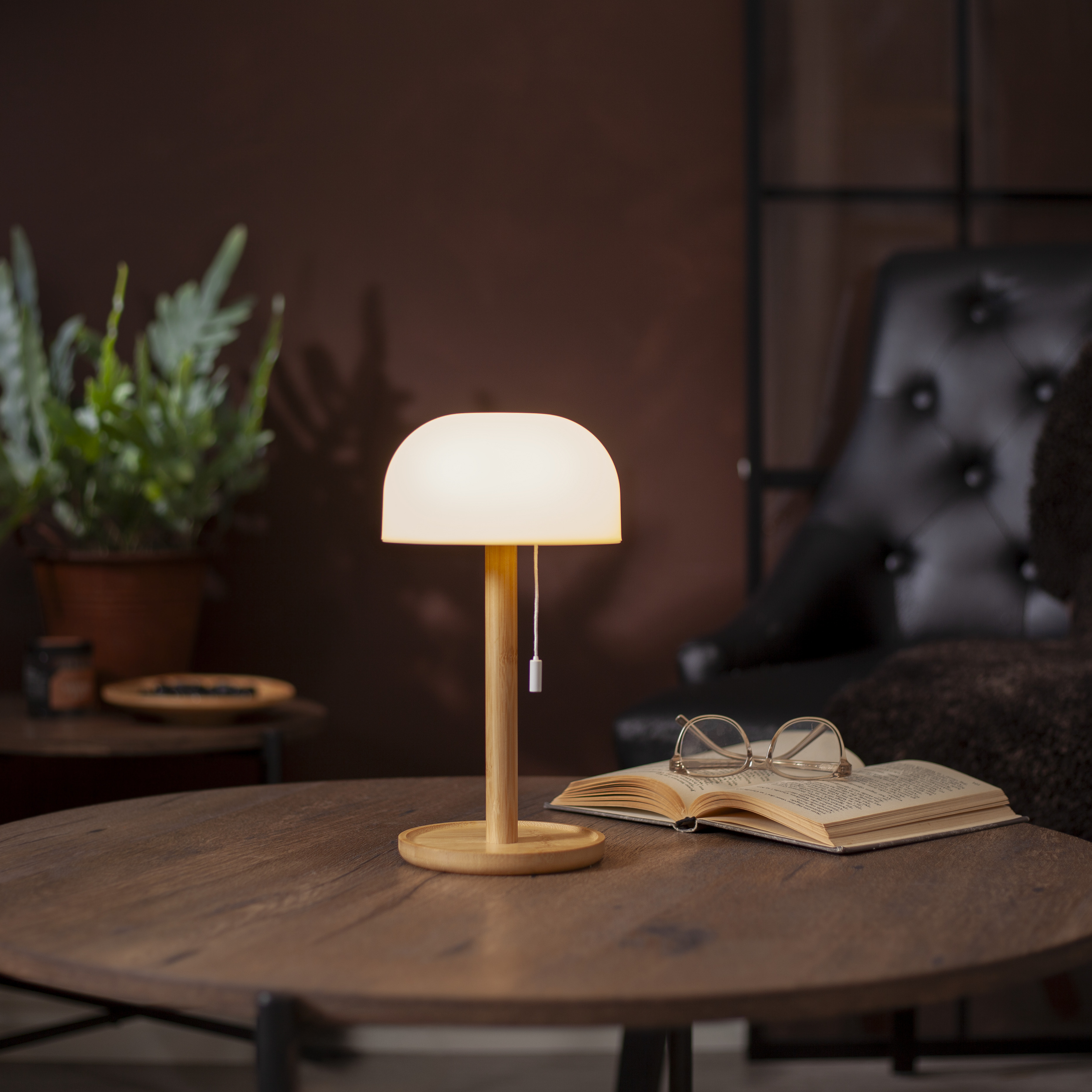 Rechargeable table lamp - White