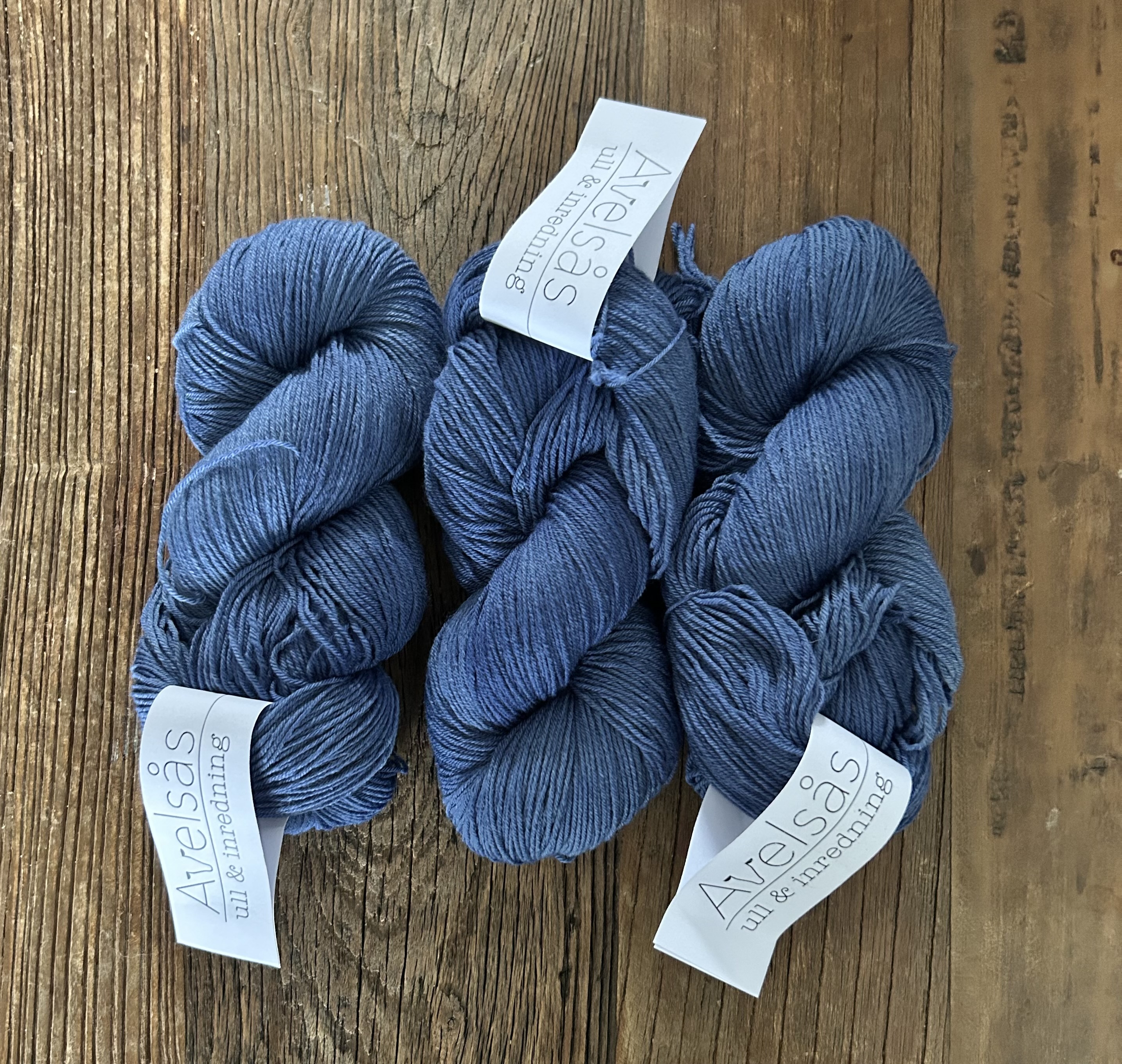 Merino yarn between Mist Blue 400m