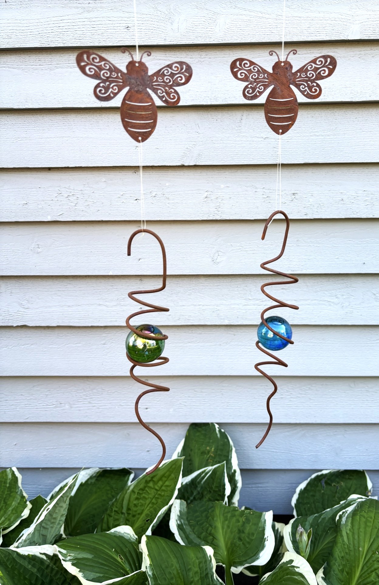 Spiral med humla och glaskula 